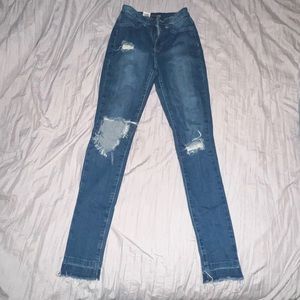 Fashion nova high rise ripped jeans. Size 5(27)